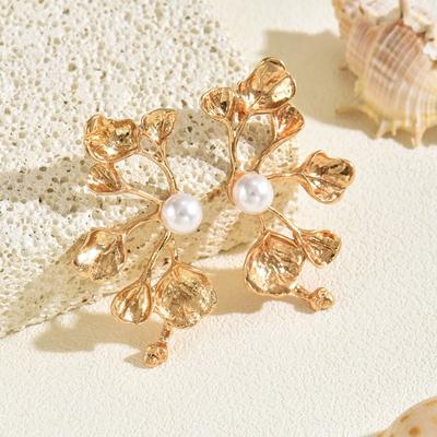 Серьги из искусственного жемчуга, ретро длинные серьги с золотыми листьями, серьги-пусеты с преувеличенной геометрической формой в стиле холодного ветра