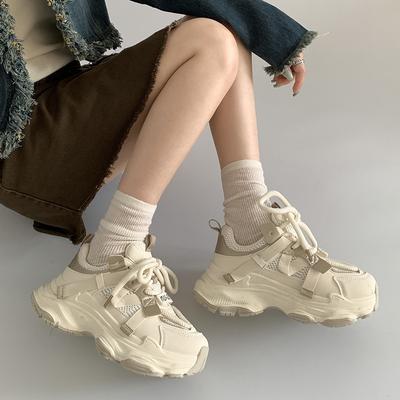 Белый Париж показывает ноги, кроссовки на небольшой платформе в стиле «папиных», женские 2025 новые летние дышащие, легкие и увеличивающие рост спортивные туфли