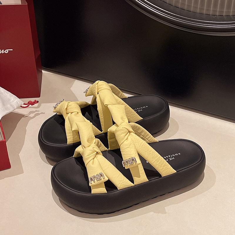 Крутые шлепанцы на толстой подошве для женской уличной обуви 2025 новый летний темперамент модные универсальные шлепанцы с бантом