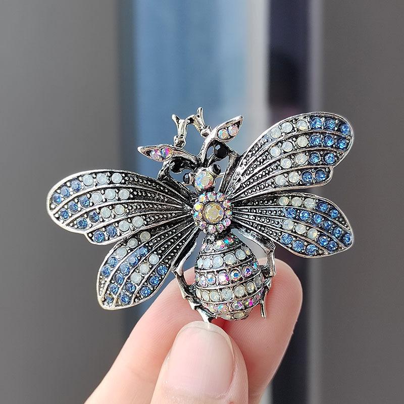 Vintage Insect Jewelry Shiny Zircon Butterfly Brooches Retro Pins Rhinestone Delicate Moth Brooches Pin for Women Dress Accessory