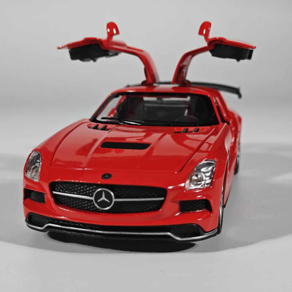 Масштаб 1/32 Литой сплав Benz SLS AMG Модель суперспортивного автомобиля Симуляция Звук и свет Игрушка Праздничный подарок для друзей Коллекционировать
