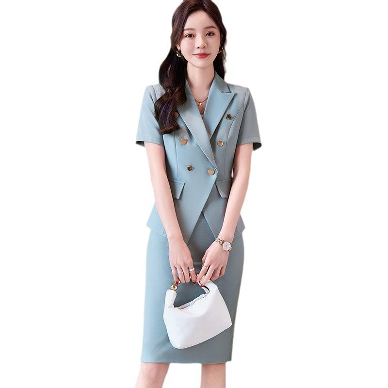 Женский элегантный деловой костюм для работы на ресепшене, в продажах или в салоне