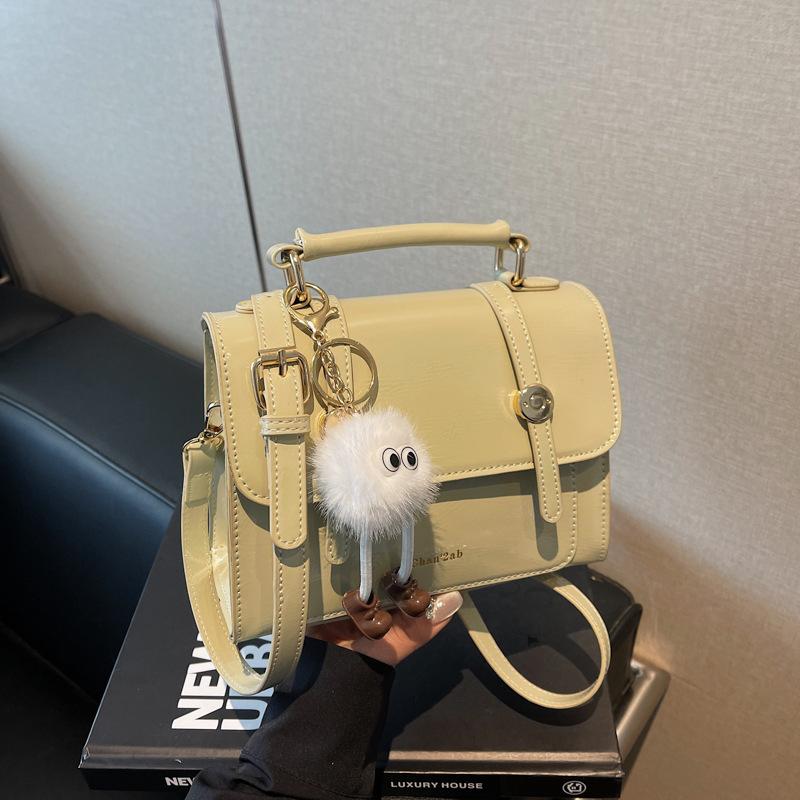 Super fire small bag women's retro 2025 new spring and summer versatile shoulder messenger bag casual explosion portable small square bag