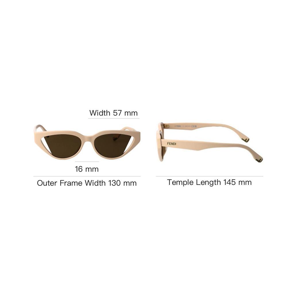 Fendi Cat Eye Sunglasses With Logo Temples Unisex sunglasses Beige FE40009I57J