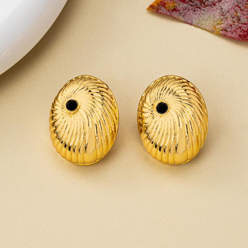 Autumn and winter perfume bottle swirl beaded necklace women's retro temperament high sense elegant niche design sweater chain