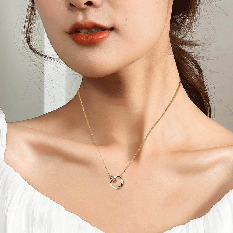 Новое Стильное Ожерелье из Титановой Стали Для Женщин с Элегантным Дизайном Двойного Кольца и Геометрическим Подвесом