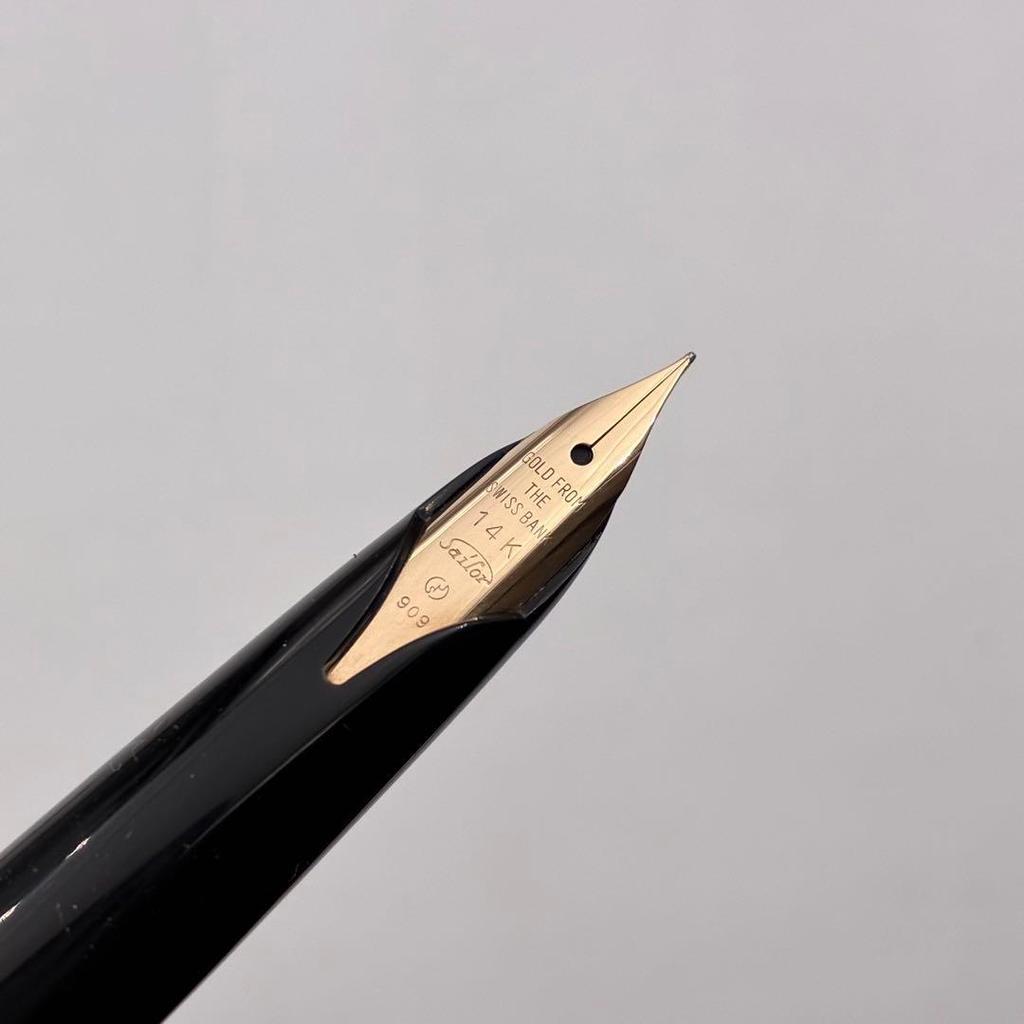 Used Excellent condition Sailor fountain pen, retro mini, 14K, fine nib F
