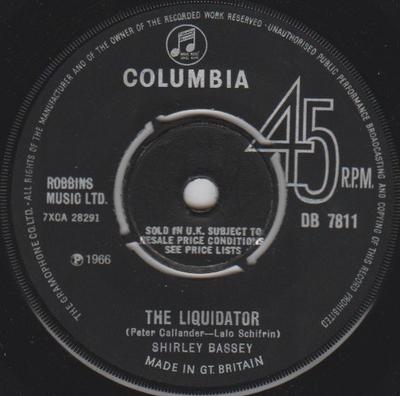 7-дюймовая пластинка SHIRLEY BASSEY - The Liquidator DB7811 Columbia 1966 UK Саундтреки и мюзиклы Б/У