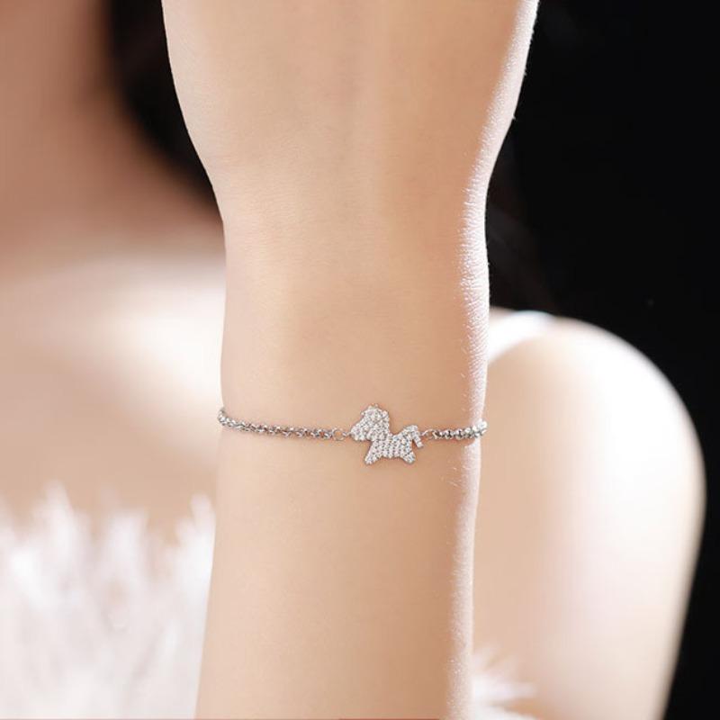 The New Bracelet Women Will Soon Have Money, Niche Design Light Luxury Bracelets, and Give Birthday Gifts To Girlfriends and Girlfriends.