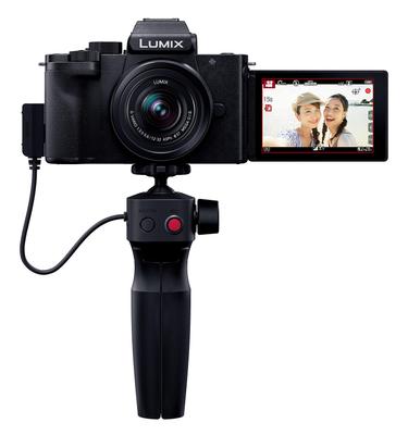 Panasonic Беззеркальная однообъективная камера Vlog Lumix G100V со стандартным зум-объективом и штативом в комплекте, черная DC-G100V-K