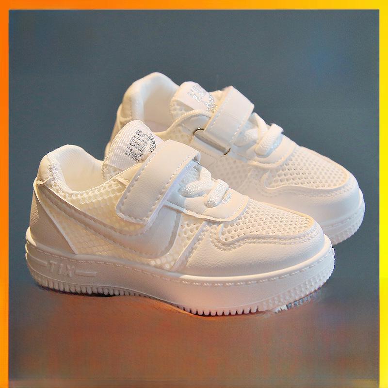 Летняя детская спортивная обувь 2025 года из дышащей белой сетки: Дизайн Hollow для мальчиков и стиль для девочек