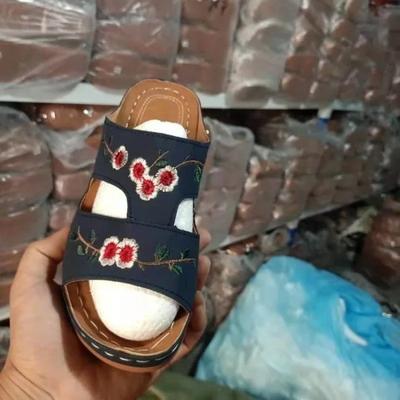 Модная женская обувь Новые шлепанцы с открытым носком Женские шлепанцы Уличные повседневные Вышитые сандалии на платформе и танкетке Летняя классика Повседневные пляжные шлепанцы