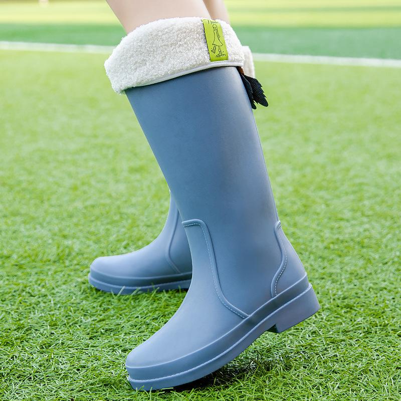 Резиновые сапоги Модные и простые резиновые сапоги для средней школы Женская водонепроницаемая и противоскользящая износостойкая верхняя обувь Женская обувь с рабочими рукавами для кухни