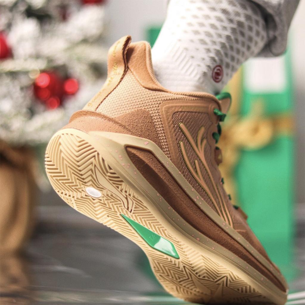 Баскетбольные кроссовки LiNing Blade 3 Christmas Theme, легкие, дышащие, амортизирующие, средней высоты, мужские, светло-коричневые, ABAS091-5