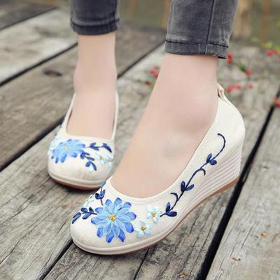 Повседневные туфли-лодочки с цветочным принтом в этническом стиле, женская обувь на танкетке без шнуровки с вышивкой