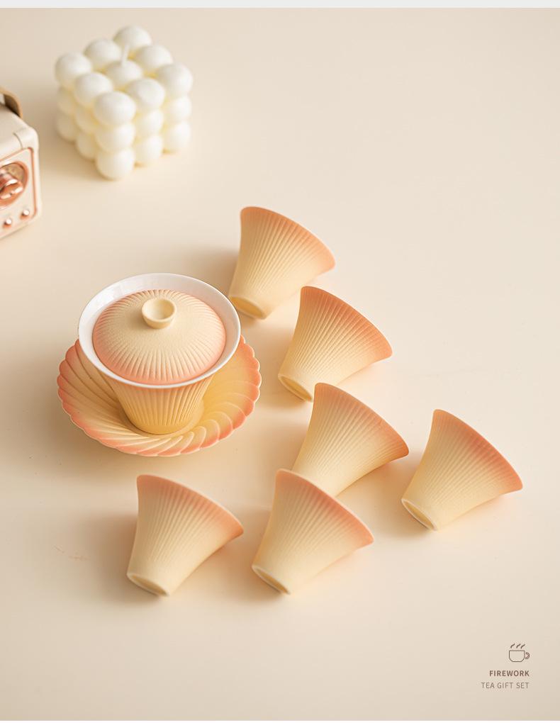 Набор гайвань и чашек для чая с градиентным фейерверком - Высококачественный керамический набор для чая Кунг-фу с подарочной коробкой для сувенира на Праздник Весны