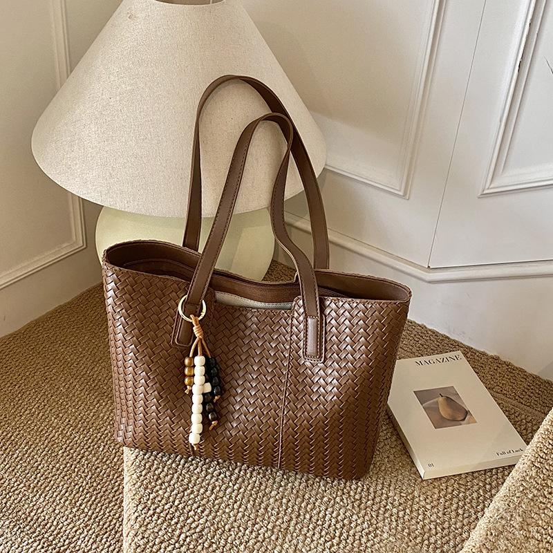 Вместительная ретро-сумка женская осенне-зимняя новая повседневная на плечо подмышку сумка-тоут для通勤