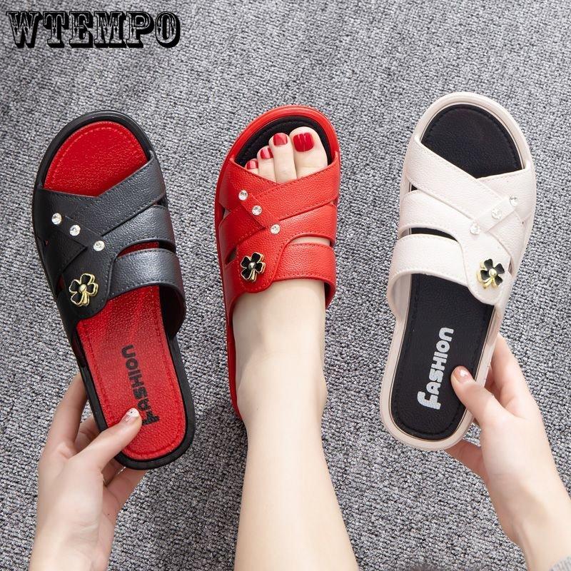 Тапочки «клевер» для мам среднего возраста, быстросохнущие нишевые босоножки на наклонном каблуке, высококачественные сандалии с толстой подошвой