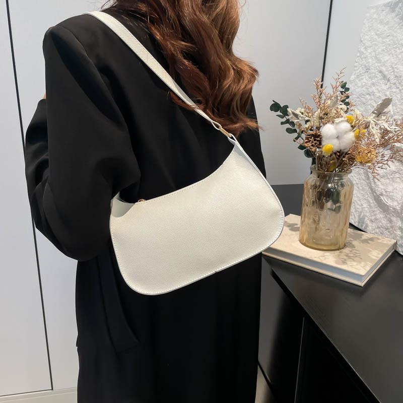 2024 Autumn and Winter New Temperament Fashionable Armpit Bag Foreign Style Retro Simple Texture Shoulder Bag Tide