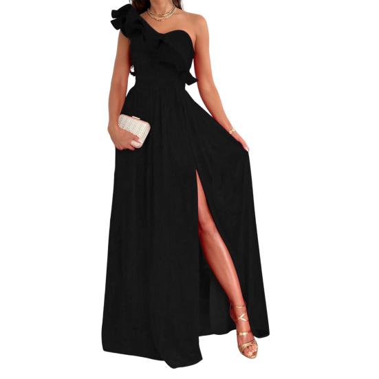 Элегантное платье без рукавов с разрезом сбоку, летящим подолом и кокетливым косым вырезом, украшенным оборками