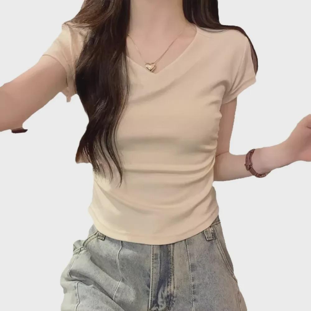 Женская облегающая летняя футболка Petite с V-образным вырезом: Американский стиль, сладкий и пряный, прямой крой плеч, топ с короткими рукавами.