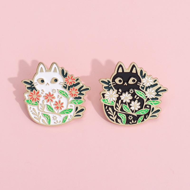 Cute Black And White Cat Brooch Charming Alloy Animal Pin For Fashionable Outfit Accessories