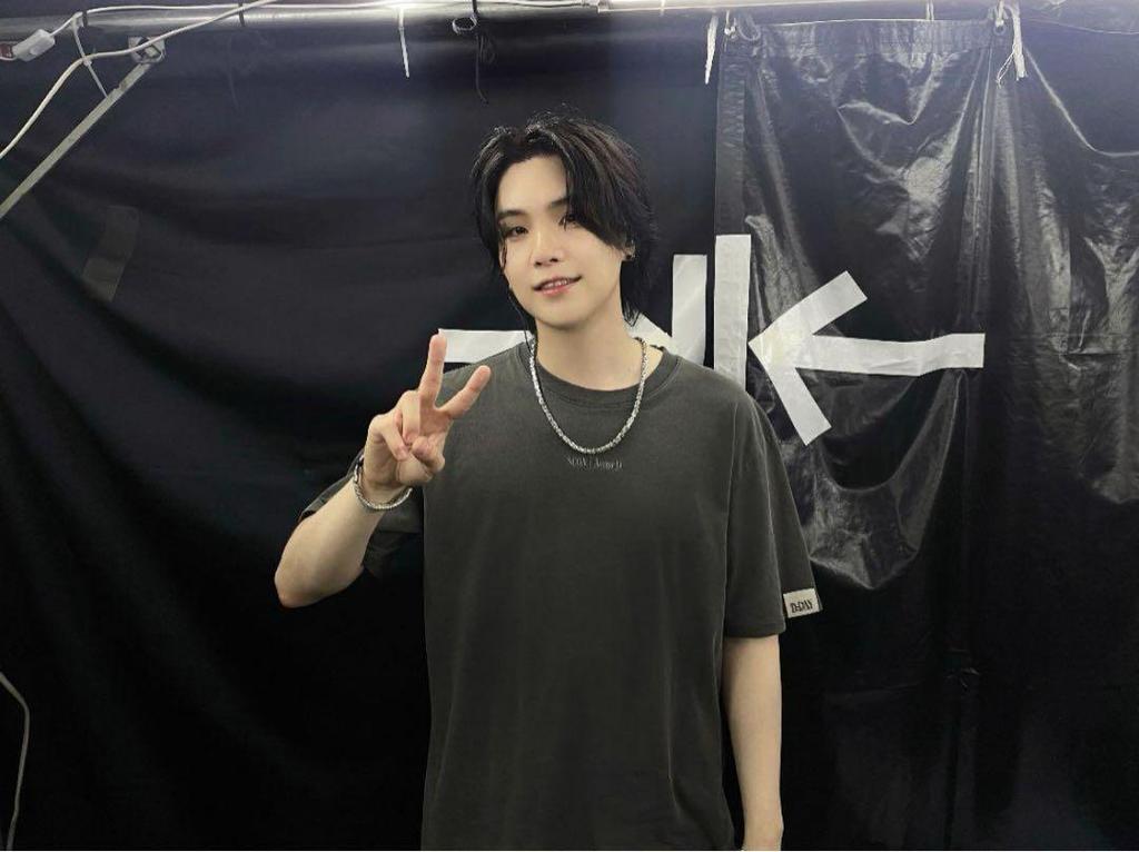 [Б/У] BTS SUGA agustd Yoongi D-DAY Футболка L, которую носил SUGA