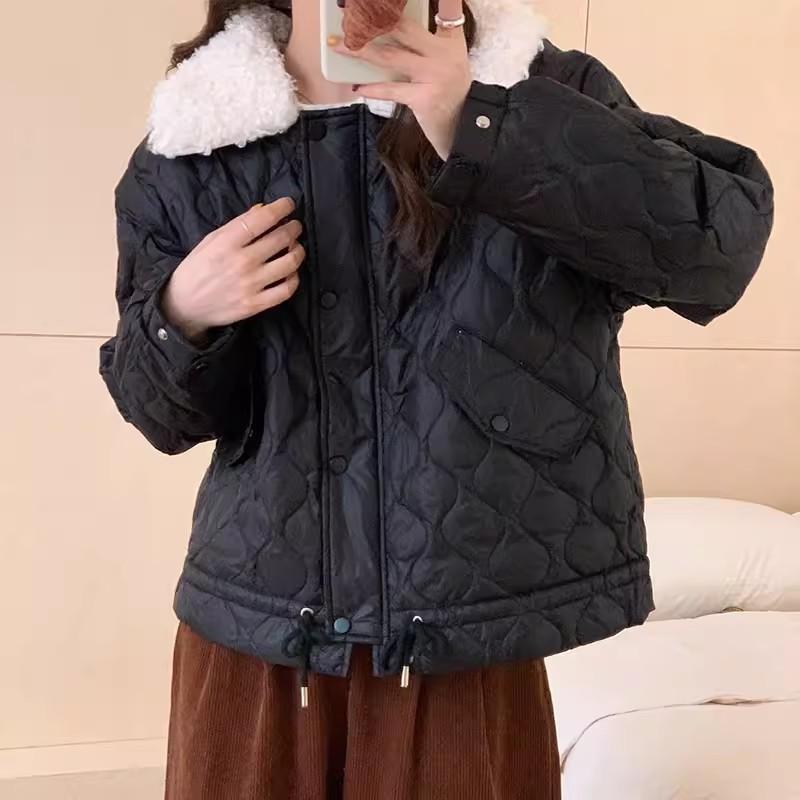 Короткий пуховик из овечьей шерсти для женщин 2024 года, зима, новый модный дизайн, теплое маленькое пальто с клеевым слоем, прилив
