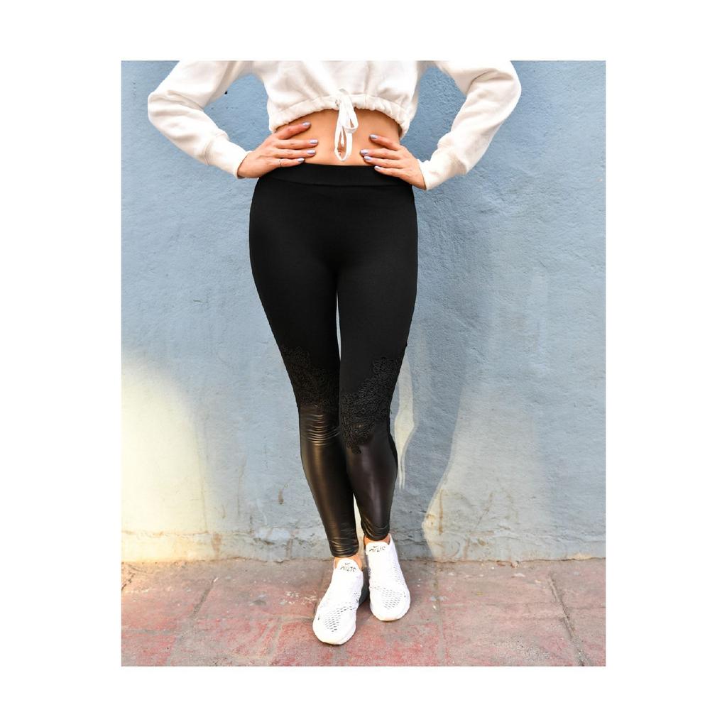 Черные кожаные леггинсы с завышенной талией и гипюром