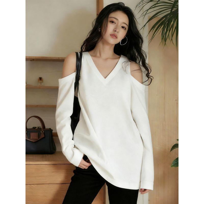 Pear-Shaped Body Shape Calls for a White Off-The-Shoulder V-Neck T-Shirt for Women, New Spring Style, Slimming and Relaxed Feel, Niche Top