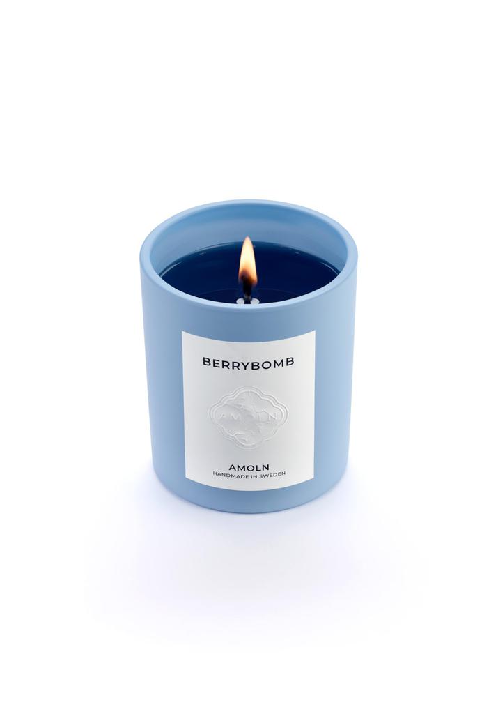 AMOLN Candle BERRYBOMB Amorn Candle Berry Bomb Натуральные ингредиенты Роскошная ароматическая свеча Аромат фруктовый из Швеции Сделано во Франции SDGs Present Подарок