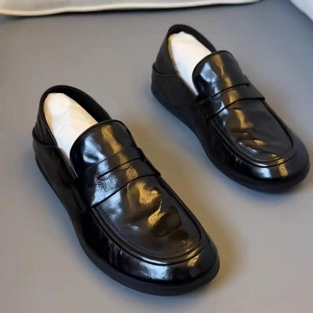 Fashion 2025New Men Casual Leather Business Shoes Soft Bottom Outdoor Walking Shoes Flat Designer Loafers Handmade Minimalist Dress Shoe