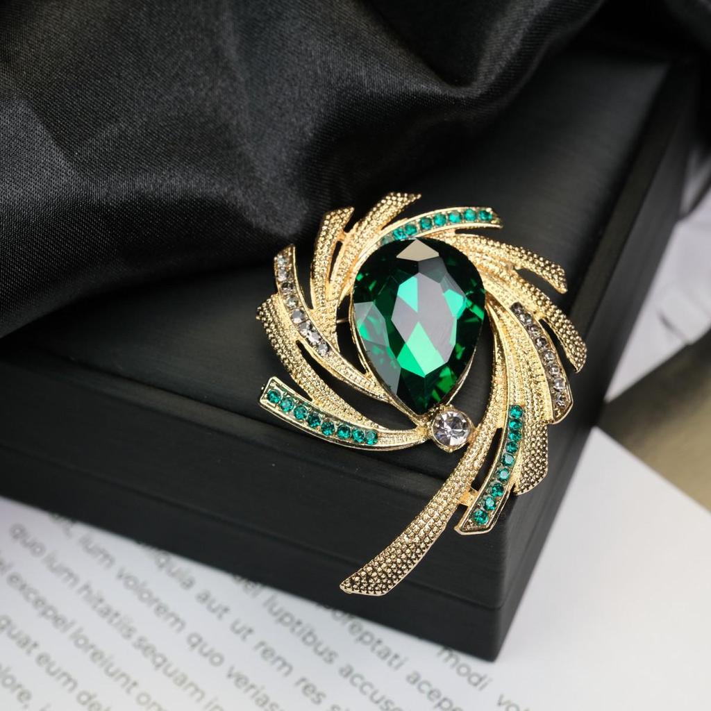 Винтажная брошь-булавка из сплава с цветком, жемчугом и бриллиантами