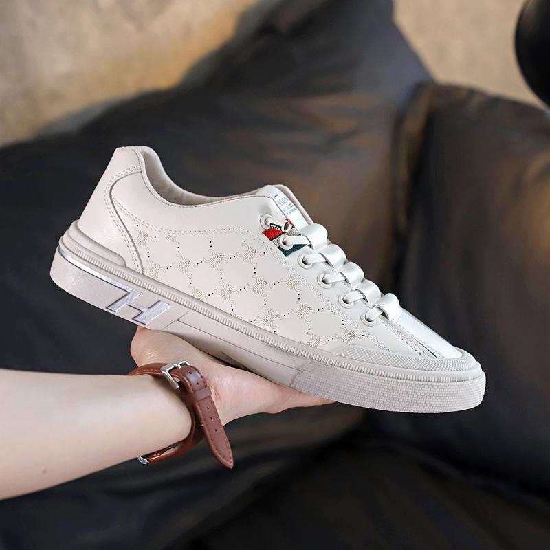 Модные мужские кроссовки 2024 года, новые дышащие белые туфли, корейская версия, модные повседневные удобные нескользящие туфли для скейтборда на плоской подошве