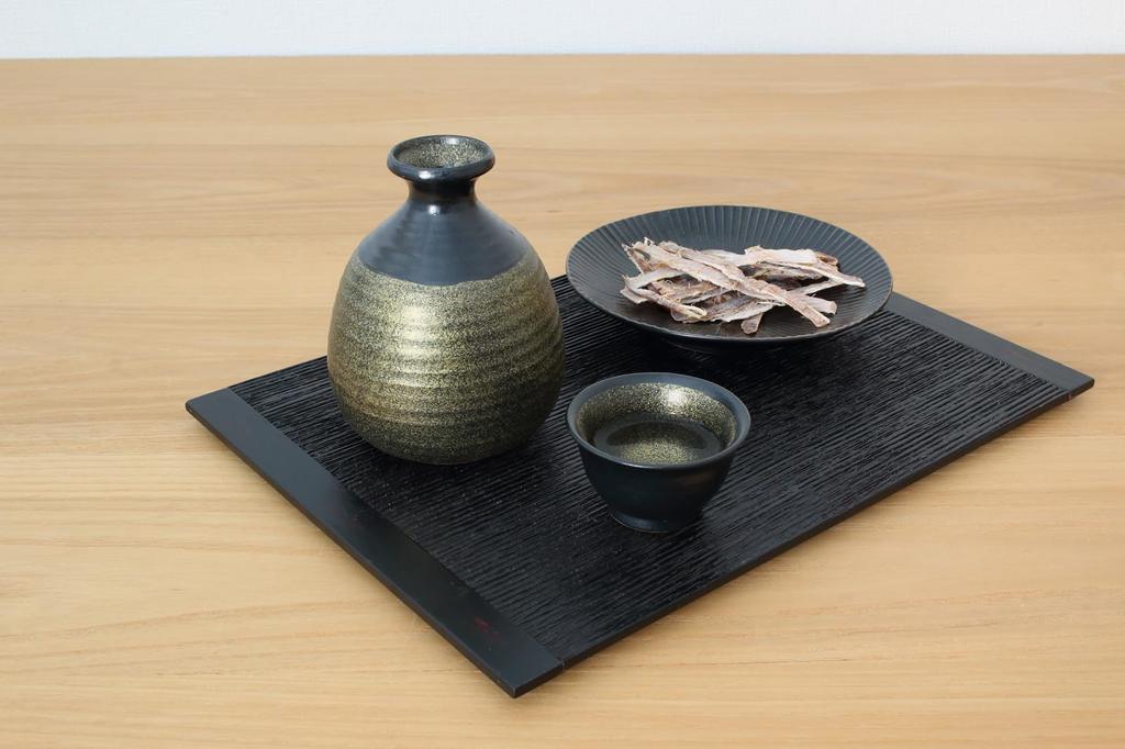 World Create Gold-Decorated Sake Cup (2 Cups) and Sake Bottle Gift Set 14395