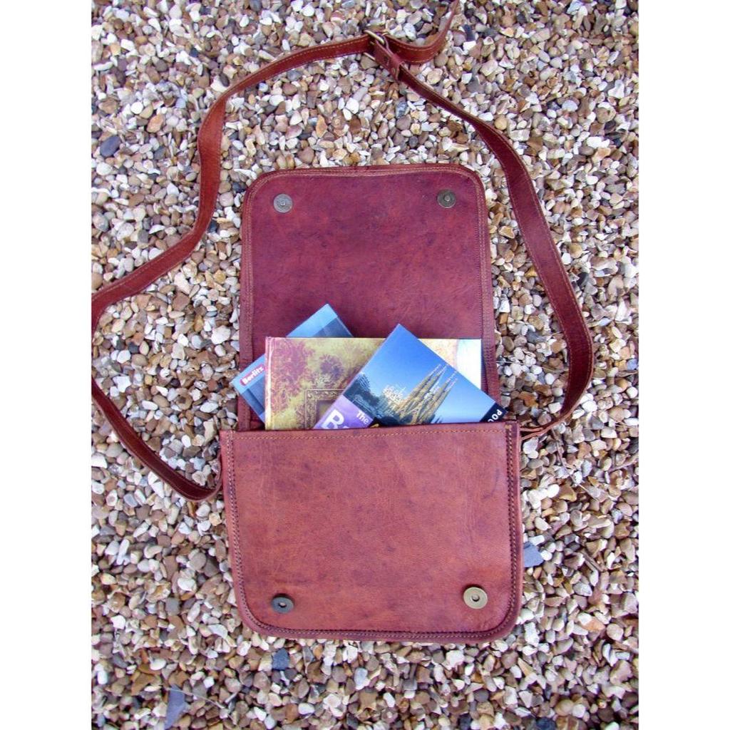 Сумка для папы, однотонная кожаная сумка-почтальонка спереди, коричневая кожаная мужская сумка через плечо размером 7 x 9 дюймов, кожаная сумка через плечо для него, простая сумка унисекс с простой передней частью.