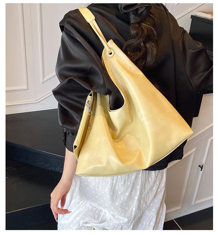 Сумка-тоут женская ленивый ветер большая вместимость женская 2025 новая трендовая летняя сумка для поездок на работу мягкая кожа на плечо подмышку