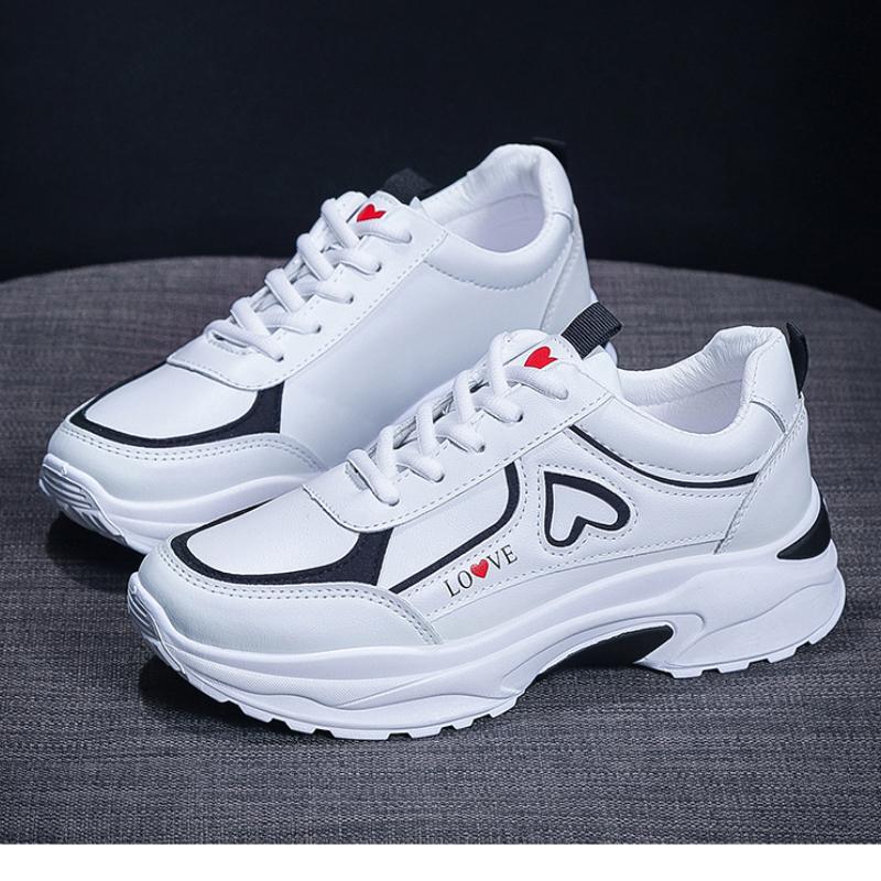 Модная женская обувь 2024 года, новый весенний тренд, женская кожаная толстая подошва, белые туфли, маленькая спортивная повседневная обувь