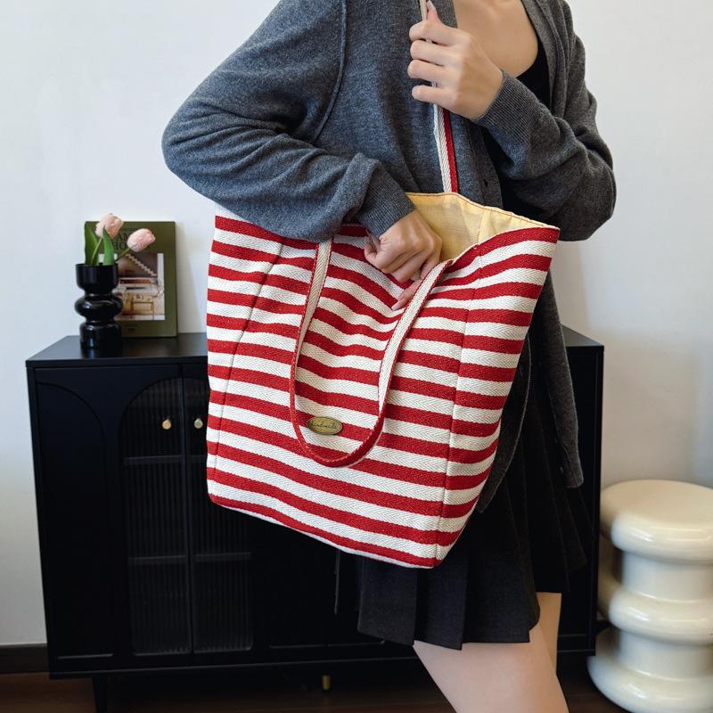 Персонализированная полосатая износостойкая холщовая сумка 2024 года, новая корейская сумка для отдыха, модная сумка через плечо большой вместимости