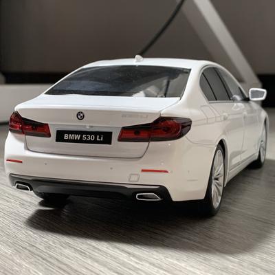 1:18 BMW 530Li Большой Роскошный Сплав Автомобиль Литые Модели и Игрушечные Транспортные Средства Модель Автомобиля Игрушки Для Детей Коллекционные Хобби Подарки На День Рождения Мальчики