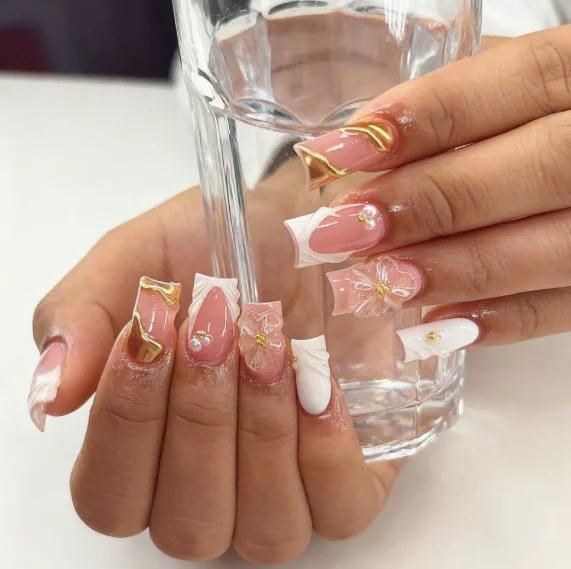 24 шт. Средние квадратные накладные ногти, Розовый французский с 3D-цветком и золотой линией, Искусственные ногти