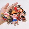 Брелок для ключей Аниме One Piece Милые парные брелоки для мужчин женщин Автомобиль Рюкзак Автомобиль Луффи Сабо Смола Фигурка Брелок Подарки на День Рождения