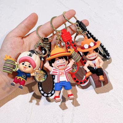 Брелок для ключей Аниме One Piece Милые парные брелоки для мужчин женщин Автомобиль Рюкзак Автомобиль Луффи Сабо Смола Фигурка Брелок Подарки на День Рождения