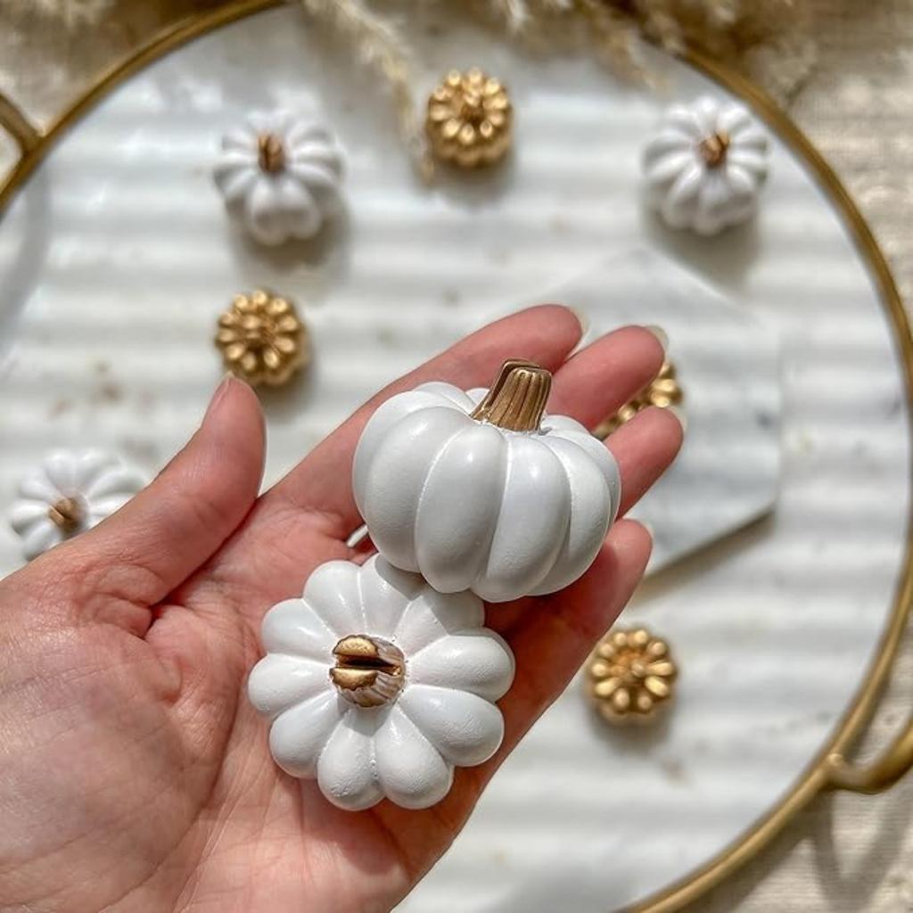 5 Pcs Pumpkin Name Card Holder Mini Gold Pumpkin Place Card Holder Table Number Holders for Wedding Bridal Brunches Party Decoration