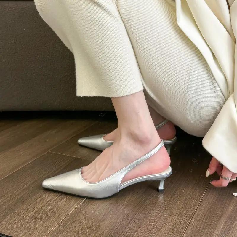 2024 Весна Лето Женские Босоножки на Каблуках-рюмочках с острым носком Модные серебристые женские повседневные туфли на среднем каблуке с пряжкой сзади