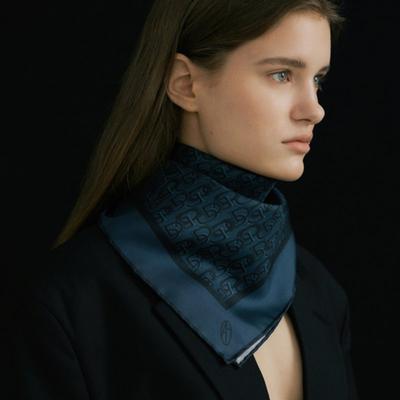 AVVINA PELLE Chain Square Silk Scarf 50 - Midnight Blue