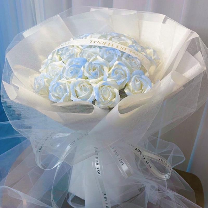 Букет «Ледяная голубая роза» из мыльных цветов, сохраненных методом стабилизации - подарок на День святого Валентина для партнера