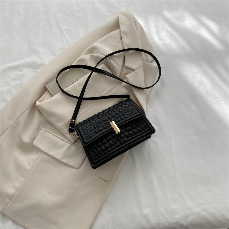 Chic White Retro Square Bag For Women Ideal For Fashionable Street Style And Casual Wear