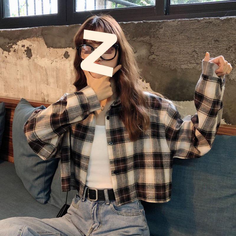 Женская куртка в клетку в стиле ретро на раннюю весну 2024 года