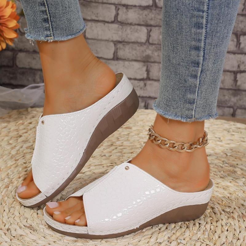 Spot трансграничная новая внешняя торговля тапочки на каблуке с уклоном женские сандалии с толстой подошвой повседневные и легкие большого размера